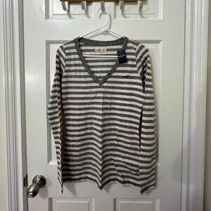 Hollister v neck long sleeve